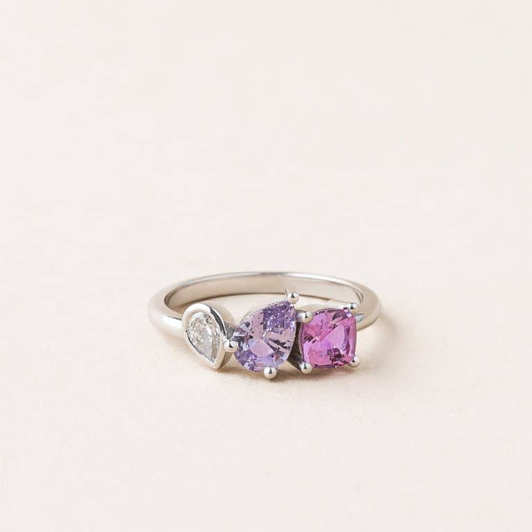 Bague Capucine - trio or blanc : platine - saphir rose, violet et diamant
