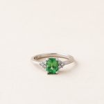 Bague grenat tsavorite diamants Eléonore - or blanc : platine - grenat tsavorite et diamants