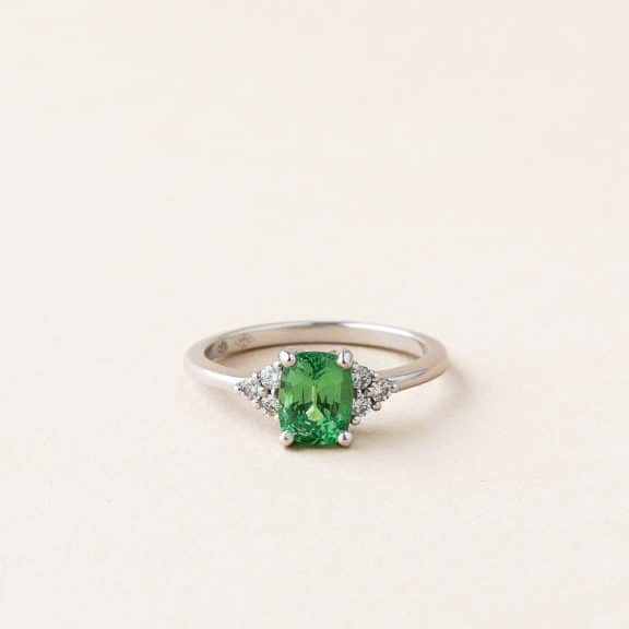 Bague grenat tsavorite diamants Eléonore - or blanc : platine - grenat tsavorite et diamants