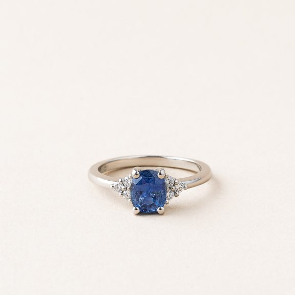 Bague Eléonore - or blanc : platine - saphir et diamants
