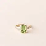Bague péridot serti clos en or 750 millièmes recyclé Elsa