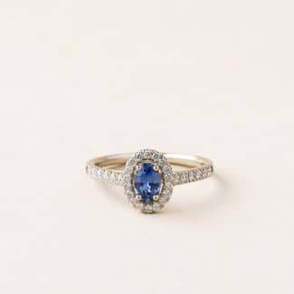 Bague Eugénie saphir diamants - or blanc - saphir ovale 0,60 carat et diamants