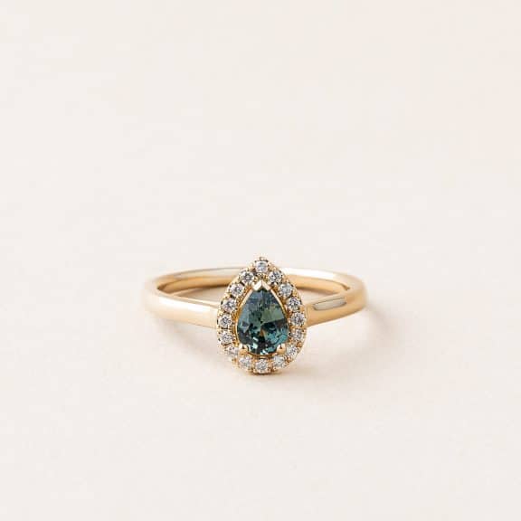 Bague Entourage poire saphir Eugénie - or jaune - saphir teal poire 6 x 4 et diamants