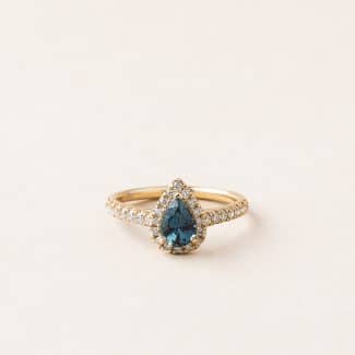 Bague poire Entourage Eugénie - or jaune - saphir teal poire 7 x 5, entourage et pavage diamants