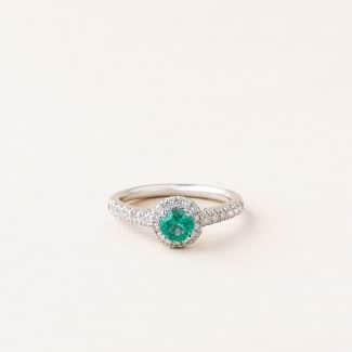 Bague émeraude et halo de diamants - or blanc / platine - modèle Halo de Charles Arteon Joaillerie