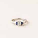 Bague diamant saphirs baguettes en or blanc palladié - diamant RPC et saphirs - modèle Julie de Charles Arteon Joaillerie