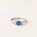 Bague saphir diamants baguettes, Julie - or blanc : platine