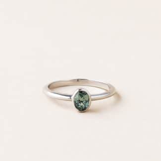 Bague sertis clos ovale - or blanc : platine - saphir teal ovale