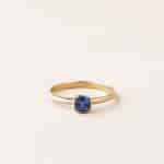 Bague saphir sertis clos coussin - or jaune - saphir coussin