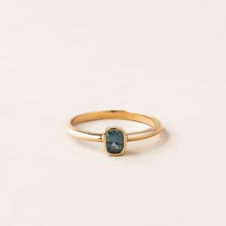 Bague saphir teal sertis clos coussin rectangle - or jaune - saphir teal