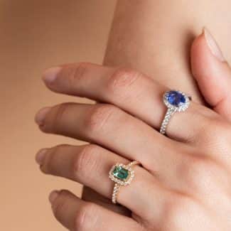 Bague entourage ovale saphir et diamants et bague entourage tourmaline portées