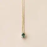 Collier en or jaune avec pendentif saphir vert forme poire - Charles Arteon Joaillerie