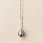 Pendentif Perle facettée Tahiti (perle de culture : Perle facettée avec bélière sertie de Diamants de Charles Arteon Joaillerie