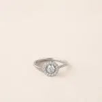 Bague diamant 0,30 carat et halo de diamants - modèle Halo de Charles Arteon Joaillerie