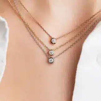 Collier diamant serti clos Diamant 0.10 carat or rose, jaune et blanc - portés