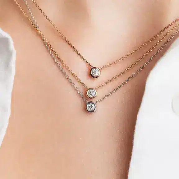Collier diamant serti clos Diamant 0.10 carat or rose, jaune et blanc - portés