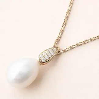 Pendentif Flore Diamants : Perle claire avec bélière sertie de Diamants