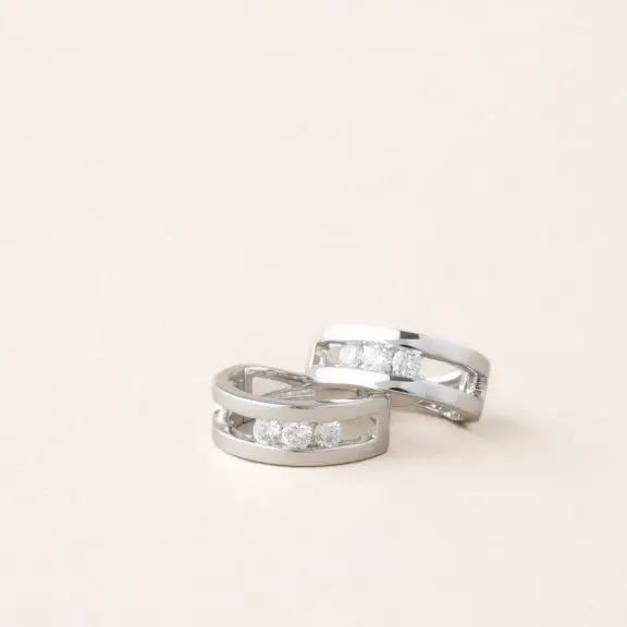 Boucles d'oreilles dormeuses diamants