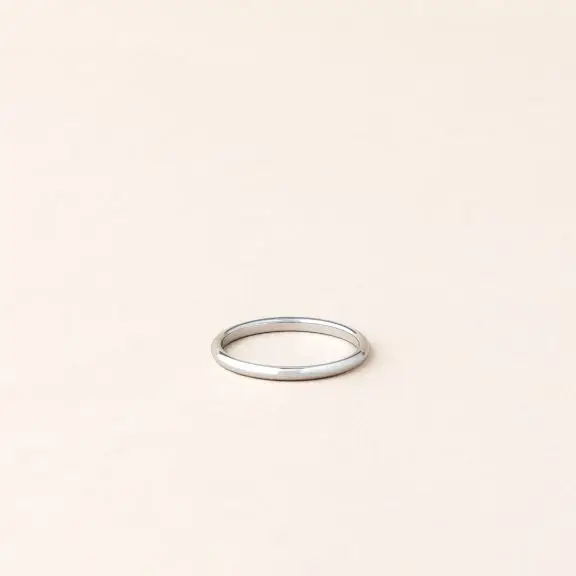 Alliance jonc bombé 2 mm or blanc - homme et femme - charles arteon joaillerie