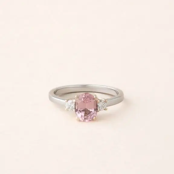 Bague tourmaline rose et diamants en or blanc et jaune - modèle Manon de Charles Arteon Joaillerie