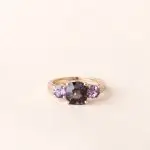 Bague spinelles et saphir en or rose - modèle Esmeralda de Charles Arteon Joaillerie