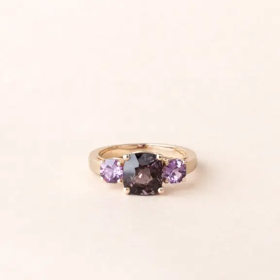 Bague spinelles et saphir en or rose - modèle Esmeralda de Charles Arteon Joaillerie