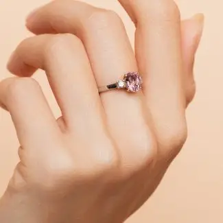 Bague Manon - tourmaline rose portée