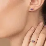 Boucles d'oreilles saphirs bleu et rose en or blanc - Modèle Capucine de Charles Arteon Joaillerie