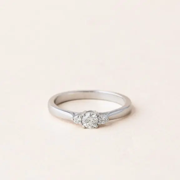 Bague diamants en or gris - petit modèle Eden de Charles Arteon Joaillerie