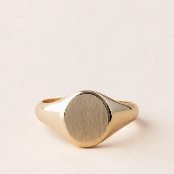 Chevalière or femme - 12x10 mm -OJ - Charles Arteon Joaillerie