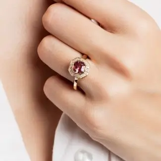 Bague art déco tourmaline rose diamant assher portée