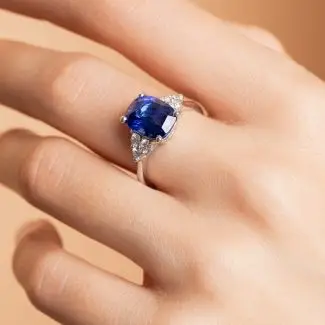 Bague Marguerite Saphir diamants porté
