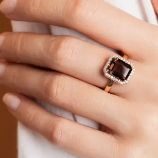 Bague quartz fumée et diamants portée elsa
