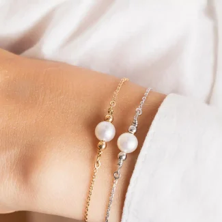 Bracelet perle eau douce chaine en or porté