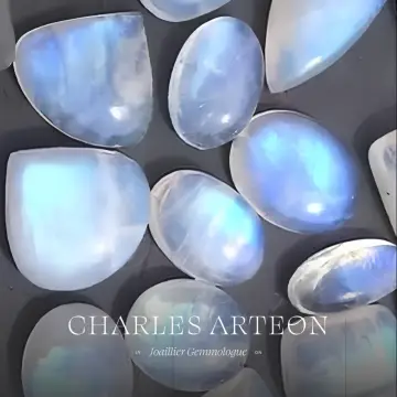 Opale et pierre de lune, comment les différencier ? - blog Charles Arteon Joaillerie