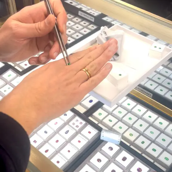 Gem Show - GJX : découverte de saphirs de couleurs