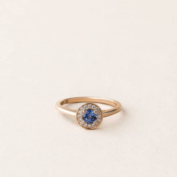 Bague halo saphir et diamants - or rose - modèle Halo de Charles Arteon Joaillerie