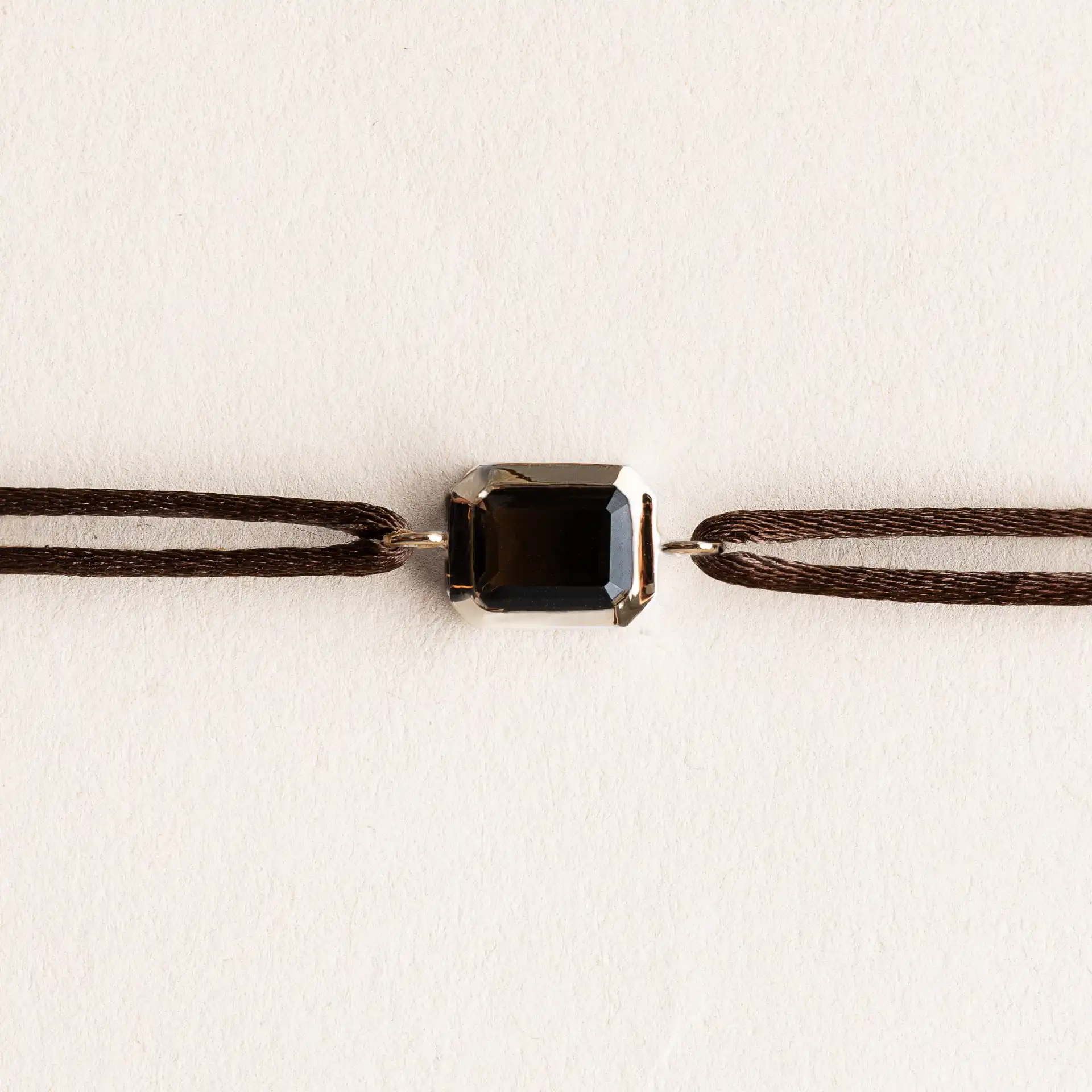 Bracelet Ory - Grand modèle - Or jaune - Quartz fumé - cordon marron Bracelet cordon homme et femme Ory - Quartz fumé - Or jaune 750 millièmes recyclé - bracelet cordon marron