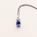 Collier tanzanite diamants perlé - or blanc : platine - tanzanite poire et diamants