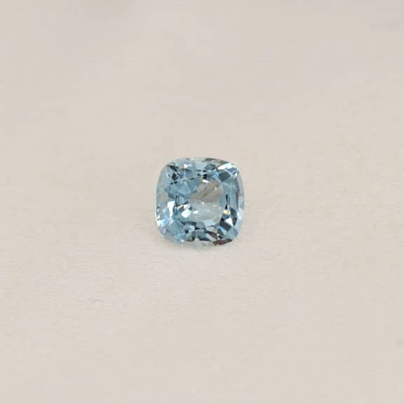 Aigue-marine - 1,34 ct - packshot - Charles Arteon Joaillerie