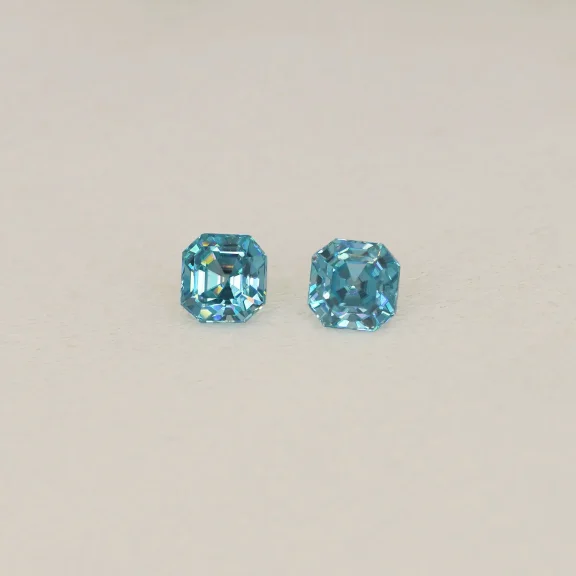 Zircon bleu - appairage - 2,23 ct - packshot Charles Arteon Joaillerie