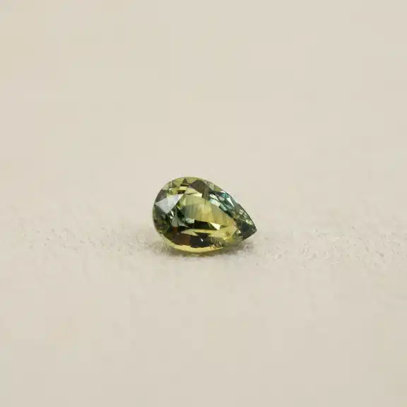 Saphir vert - poire - 1,48 carat - Charles Arteon Joaillerie
