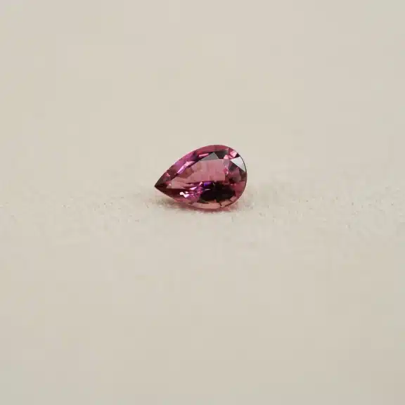 Tourmaline rose - poire - 0,94 carat - Charles Arteon Joaillerie