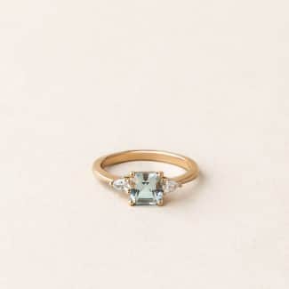 Bague aigue-marine et diamants poire - or jaune - modèle Jeanne de Charles Arteon Joaillerie