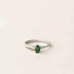 Bague grenat tsavorite griffes - or blanc - modèle Solitaire de Charles Arteon Joaillerie