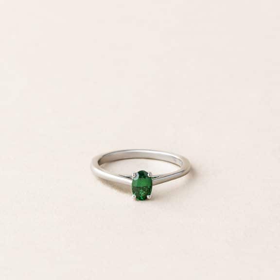 Bague grenat tsavorite griffes - or blanc - modèle Solitaire de Charles Arteon Joaillerie