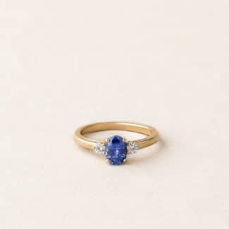 Bague saphir et diamants - Or jaune - modèle Manon de Charles Arteon Joaillerie