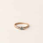 Bague saphir teal et diamants - or rose - modèle Eden de Charles Arteon Joaillerie