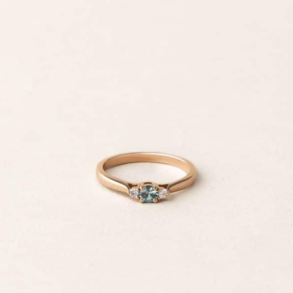 Bague saphir teal et diamants - or rose - modèle Eden de Charles Arteon Joaillerie