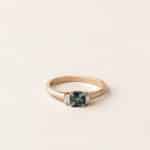 Bague saphir teal et diamants - or rose - modèle Julie de Charles Arteon Joaillerie